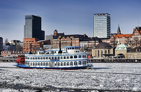 MS Louisiana Star, paddle wheel steamer, in the wintry Port of Hamburg, Hamburg, Germany, Europe