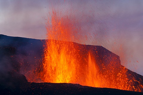 Eruption of the FimmvoerâˆšâˆžuhâˆšÂ°ls Volcano, between MâˆšÎ©rdalsjoekull and Eyjafjallajoekull, Highland, Iceland, Europe