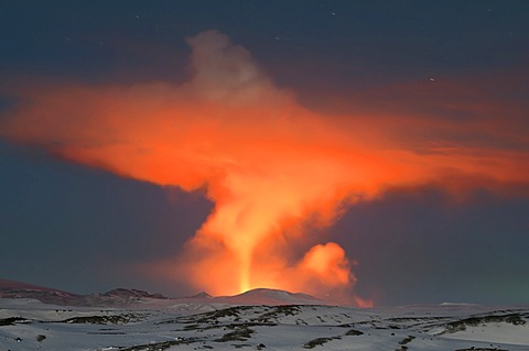 View from MâˆšÎ©rdalsjoekull Glacier towards the volcanic ash cloud from the eruption of the FimmvoerâˆšâˆžuhâˆšÂ°ls Volcano, between MâˆšÎ©rdalsjoekull and Eyjafjallajoekull, Highland, Iceland, Europe