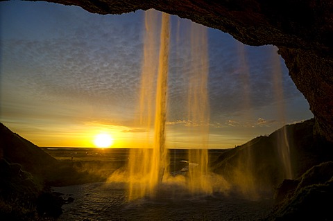 Sunset at the Seljalandsfoss waterfall on the SeljalandsâˆšÂ° river, ring road, Suâˆšâˆžurland, Sudurland, Southern Iceland, Iceland, Europe