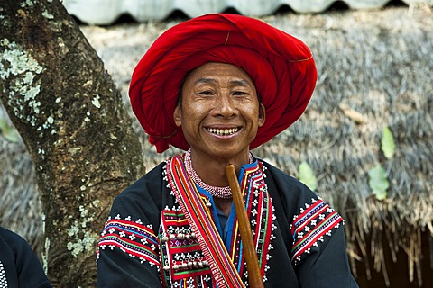 Traditionally dressed smiling man from the Black Hmong hill tribe, ethnic minority from East Asia, portrait, Northern Thailand, Thailand, Asia