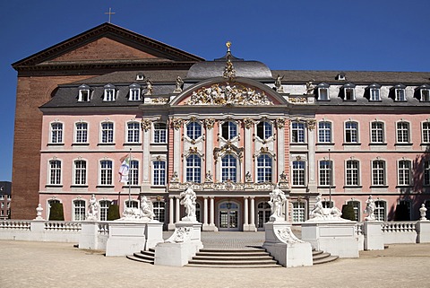 Electoral Palace, the Basilica of Constantine at the back, Trier, Rhineland-Palatinate, Germany, Europe