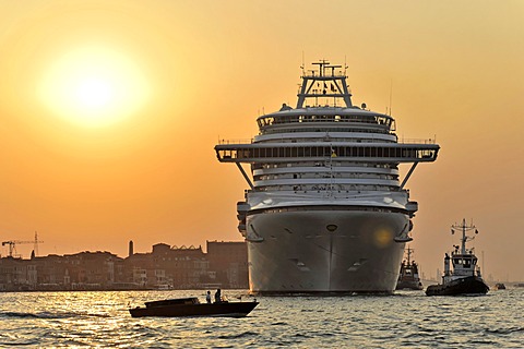 Azura, cruise ship, built in 2010, 290m, 3100 passengers, departing, Venice, Veneto, Italy, Europe