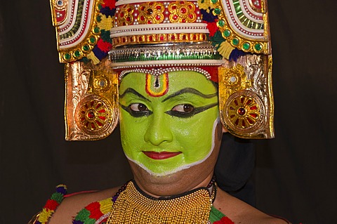 The Kathakali character Ottanthullal, Perattil, Kerala, India, Asia