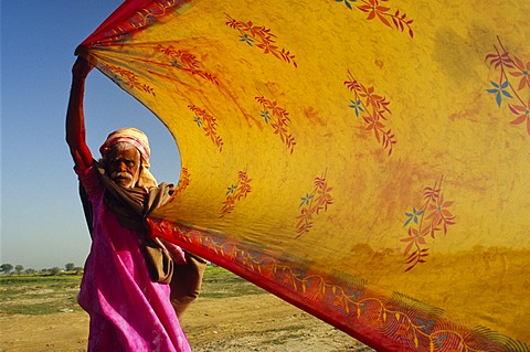 Pilgrim drying his wife's sari after having a bath in the river Yamuna, Vrindaban, Uttar Pradesh, India, Asia