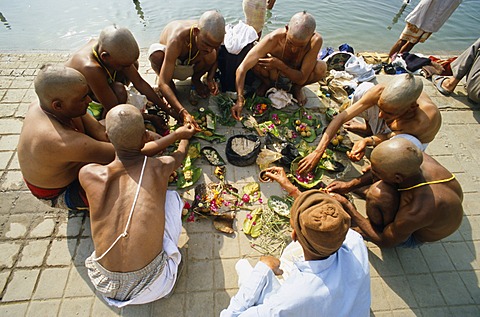 The sons of a dead man pray for a good reincarnation for their father at Har Ki Pauri Ghat in Haridwar, Uttarakhand, formerly Uttaranchal, India, Asia