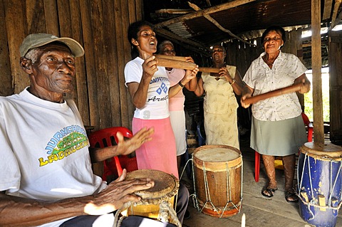 Neighbors from the traditional Afro-Colombian community meet to make music, Bajamar slum, Buenaventura, Valle del Cauca, Colombia, South America