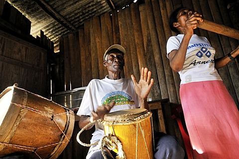 Neighbors from the traditional Afro-Colombian community meet to make music, Bajamar slum, Buenaventura, Valle del Cauca, Colombia, South America