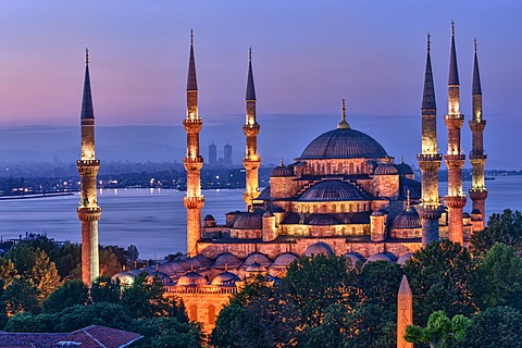 Sultan Ahmed Mosque or Blue Mosque at sunrise, Istanbul, Turkey