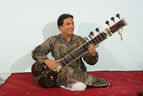 Sitar player, Bareilly, Uttar Pradesh, India, Asia