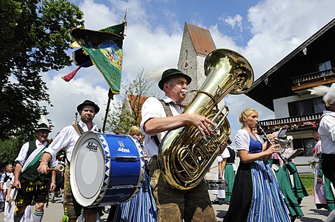 Marching band, parade to the Loisachgau Trachtenfest folklore festival, Neufahrn, Upper Bavaria, Bavaria, Germany, Europe