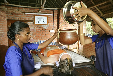 Shirodhara, gently pouring oils over the forehead (the \'third eye\'), Somatheeram Ayurveda Resort, traditional Ayurvedic medicine spa resort in Trivandrum, Kerala, India, Asia