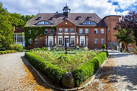 Manor house of Schloss Basthorst, hotel, restaurant and spa, Crivitz, Mecklenburg-Western Pomerania, Germany, Europe