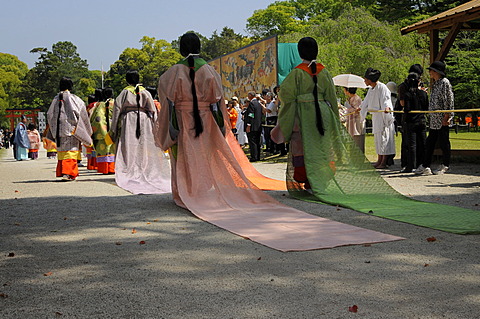 Court ladies of the royal household of the Saio dai, wearing the traditional headdress and kimono from the Heian Period, at the Kamigamo Shrine in Kyoto, Japan, Asia