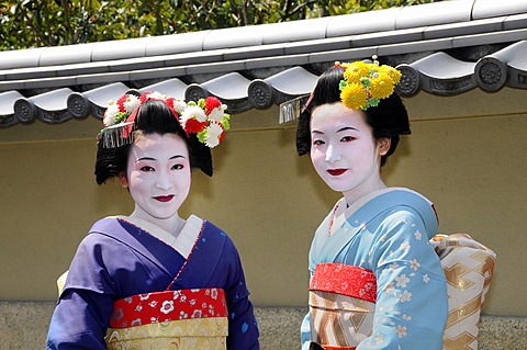 Two Maiko, Geisha in training, Kyoto, Japan, Asia