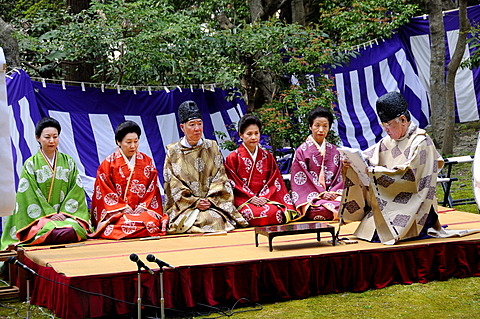 Women and priests in kimonos of the Heian period during a Shinto prayer, Aoi Festival, in the Kamigamo Shrine in Kyoto, Japan, Asia