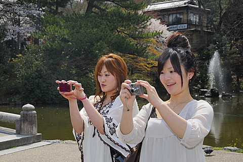 Japanese teenagers with blonde dyed hair, wearing the typical fashion taking photos in Maruyama Park, Kyoto, Japan, Asia