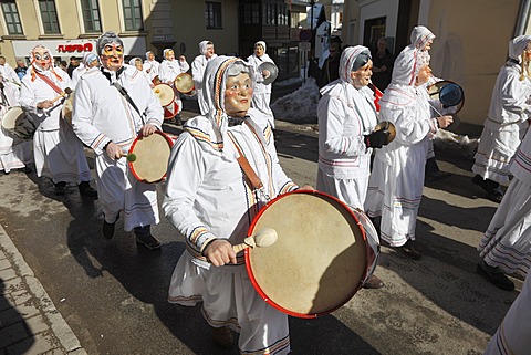 Trommelweiber, drumming women, Carnival in Bad Aussee, Ausseerland, Salzkammergut, Styria, Austria, Europe, PublicGround