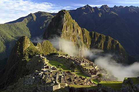 Inca ruins of Machu Picchu in the Andes, UNESCO World Heritage Site, Urubamba Valley, near Cusco, Cuzco, Peru, South America