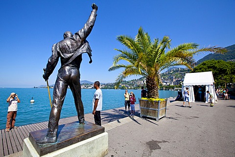 Freddie Mercury statue, Quai de la Rouvenaz, Lake Geneva, Montreux, Canton Vaud, Switzerland, Europe