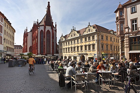 Tourists sitting at a sidewalk cafe in front of the Falkenhaus building and Our Lady's Chapel, Marktplatz square, Wuerzburg, Bavaria, Germany, Europe