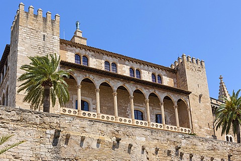 Almudaina Palace, Palau de l'Almudaina, Avinguda de Gabriel Roca, Parc de la Mar, old town, Ciutat Antiga, Palma de Mallorca, Majorca, Balearic Islands, Spain, Europe