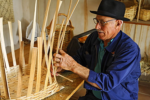 Basket maker in open-air museum in Tefia , Fuerteventura , Kanarische Inseln