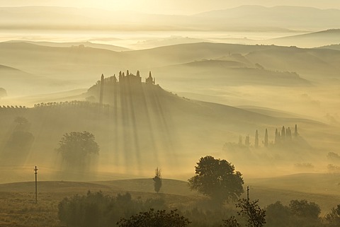 Morning mood, view towards Podere Belvedere, San Qurico d'Orcia, UNESCO World Cultural Heritage Site, Tuscany region, province of Siena, Italy, Europe