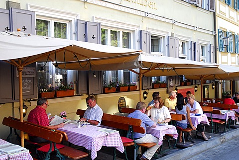 Bar cafe restaurant terrace, Scheiner's Gaststuben on Katzenberg in the old town, UNESCO World Heritage Site Bamberg, Upper Franconia, Bavaria, Germany, Europe