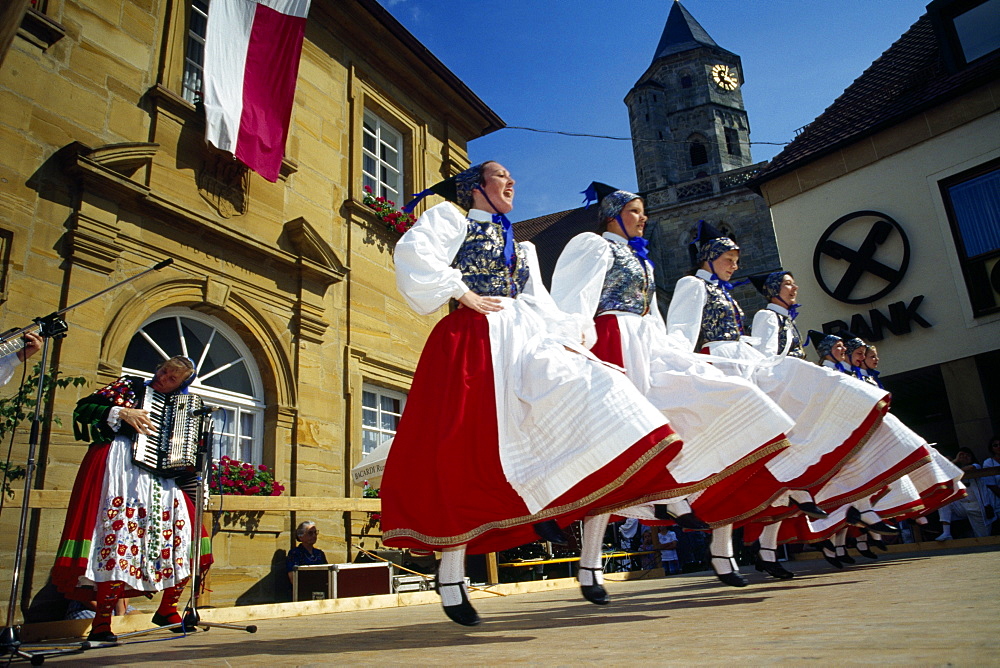 Tradtional costume group dances, Goessweinstein, Franconian Switzerland, Bavaria, Germany