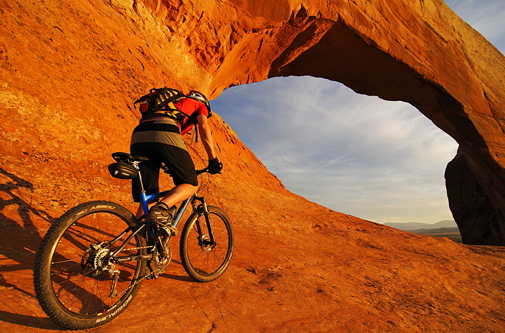 Mountain biker, Wilson Arch, Moab, Utah, USA