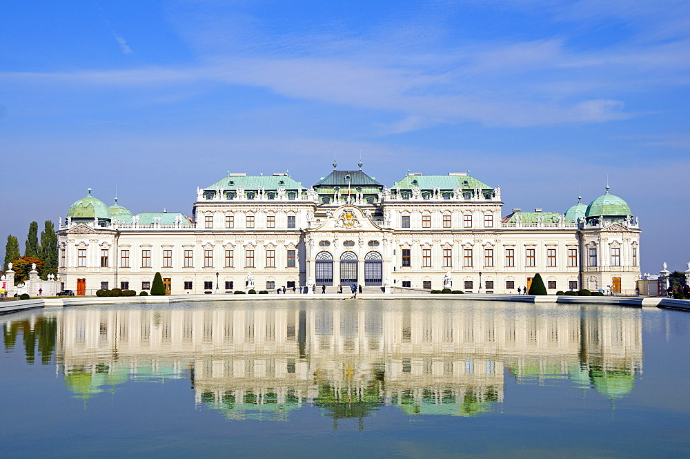 Schloss Belvedere Palace and fountain with its reflection, Vienna, Austria, Europe