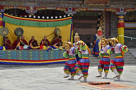 Tibetan Buddhism, religious masked Cham dance, at the important Kumbum Monastery, Gelug or Gelug-pa yellow hat sect, Ta'er Monastery, Huangzhong, Xinning, Qinghai, formerly Amdo, Tibet, China, Asia