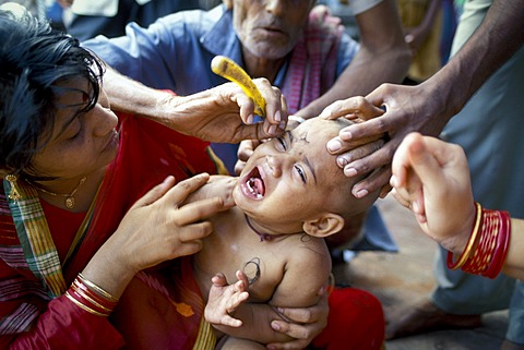 Keshdan ceremony, baby has hair shaved off which is later sacrificed in the temple in front of the Hindu temple fo Jagannath, Puri, Orissa, India, Asia