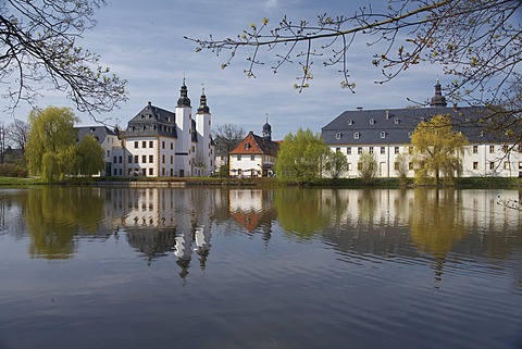 Schloss Blankenhain Castle, Agricultural Museum, reflection in the water, near Crimmitschau, Saxony, Germany, Europe