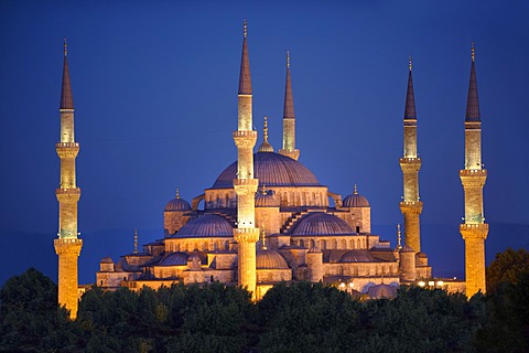 Sultan Ahmed Mosque, Sultanahmet Camii, or Blue Mosque, built from 1609 to 1616, during the reign of Ahmed I, Istanbul, Turkey