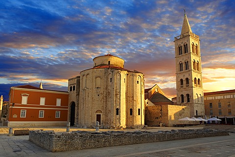 The pre-Romanesque Byzantine St Donat's Church and the Campanile bell tower of St Anastasia Cathedral, Zadar, Croatia, Europe