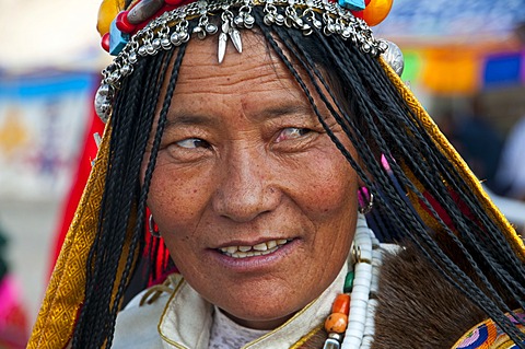 Traditionally dressed woman on the festival of the tribes in Gerze, Western Tibet, Asia