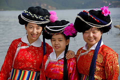 Ethnology, tourism, Chinese tourists, Han Chinese women dress in local garb for a photo, Luoshui, Lugu Hu Lake, Yunnan Province, People\'s Republic of China, Asia