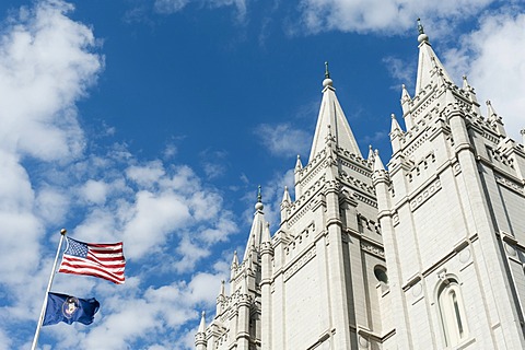 Church of Jesus Christ of Latter Day Saints, Mormons, Salt Lake Temple, national flag and flag of the State of Utah, Capitol Hill, Salt Lake City, Utah, Western United States, USA, United States of America, North America