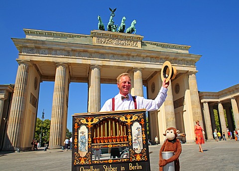 Hurdy gurdy man in front of Brandenburg Gate, Berlin, Germany, Europe