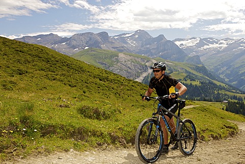 Mountain biker in the Alps near Lauenen, Canton Bern, Switzerland, Europe