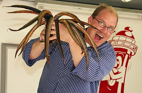 A puffer selling his smoked eel