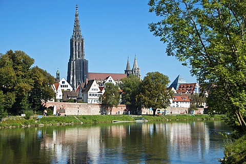 View from Neu-Ulm in Bavaria over the Danube on Ulm with the Minster, Swabia, Baden-Wuerttemberg, Germany, Europe, PublicGround