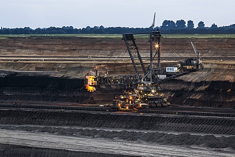 Open-cast lignite mining, spreader, JÃ¼chen lookout point, Garzweiler open-cast mine, JÃ¼chen, North Rhine-Westphalia, Germany, Europe