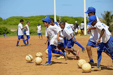 Training, soccer event for children and young people from poor neighborhoods, Festival da Bola, social project of the Deutsche Gesellschaft fÃ¼r Internationale Zusammenarbeit, GIZ, German Federal Enterprise for International Cooperation, Salvador da Bahia