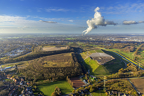 Slag heaps and Wehofen landfill, behind Dinslaken, Ruhr district, North Rhine-Westphalia, Germany, Europe