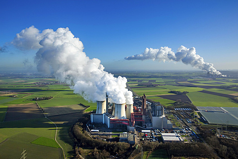 Neurath lignite power plant, behind Niederau üem power plant, RWE Power energy company, vapor cloud, plume, emission, Grevenbroich, Rhineland, North Rhine-Westphalia, Germany, Europe