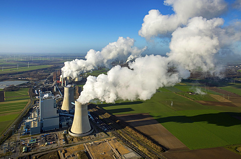 Neurath lignite power plant, RWE Power energy company, vapor cloud, plume, emission, Grevenbroich, Rhineland, North Rhine-Westphalia, Germany, Europe