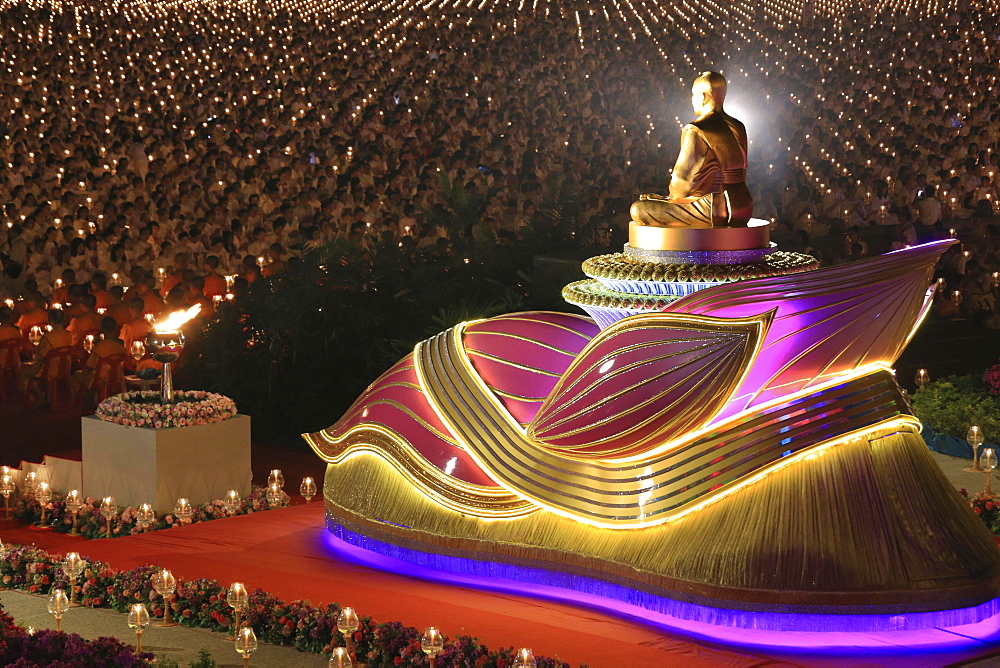 Wat Phra Dhammakaya temple, Golden statue of Phra Mongkol Thepmuni, Phramongkolthepmuni, Khlong Luang District, Pathum Thani, Bangkok, Thailand, Asia